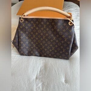 Brand New and Perfect! Louis Vuitton Artsy Bag